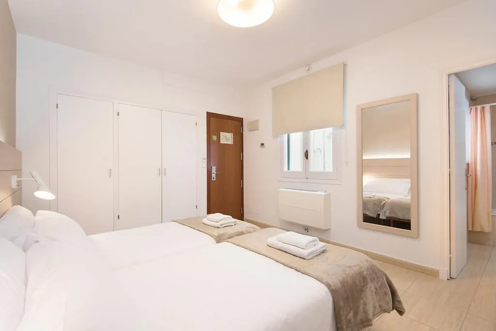 Hostal Jume - Urban Rooms 马翁 2*,