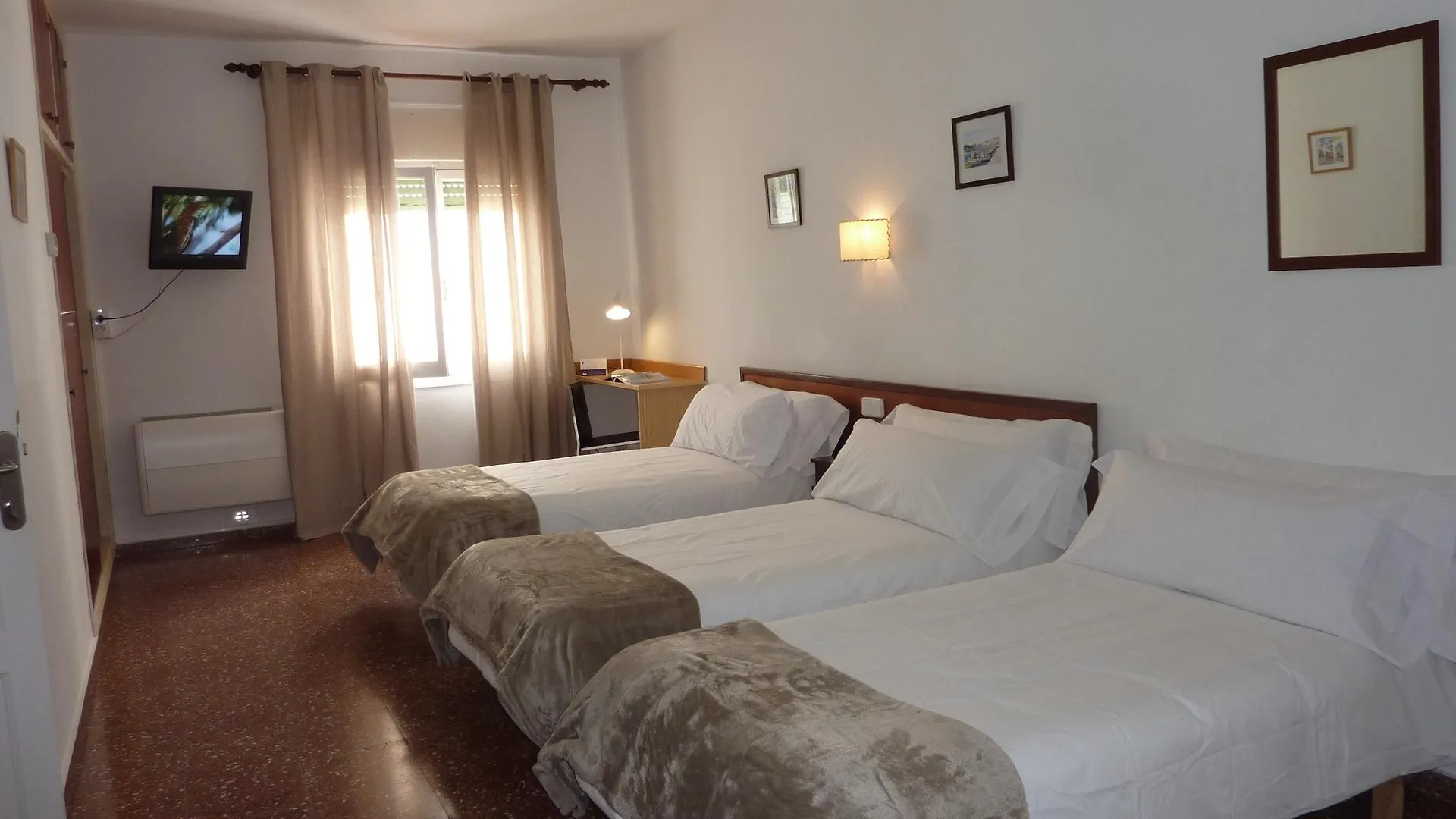 Hostal Jume - Urban Rooms Maó 2*,  Spanien