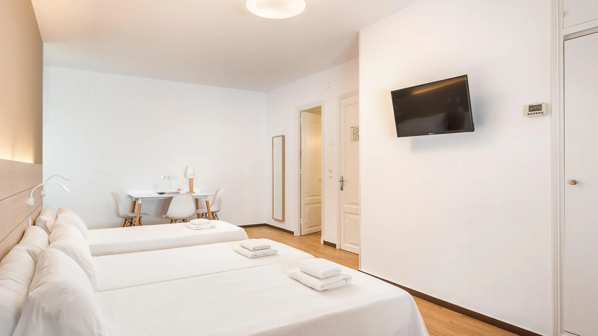 Hostal Jume - Urban Rooms Maó Gasthof
