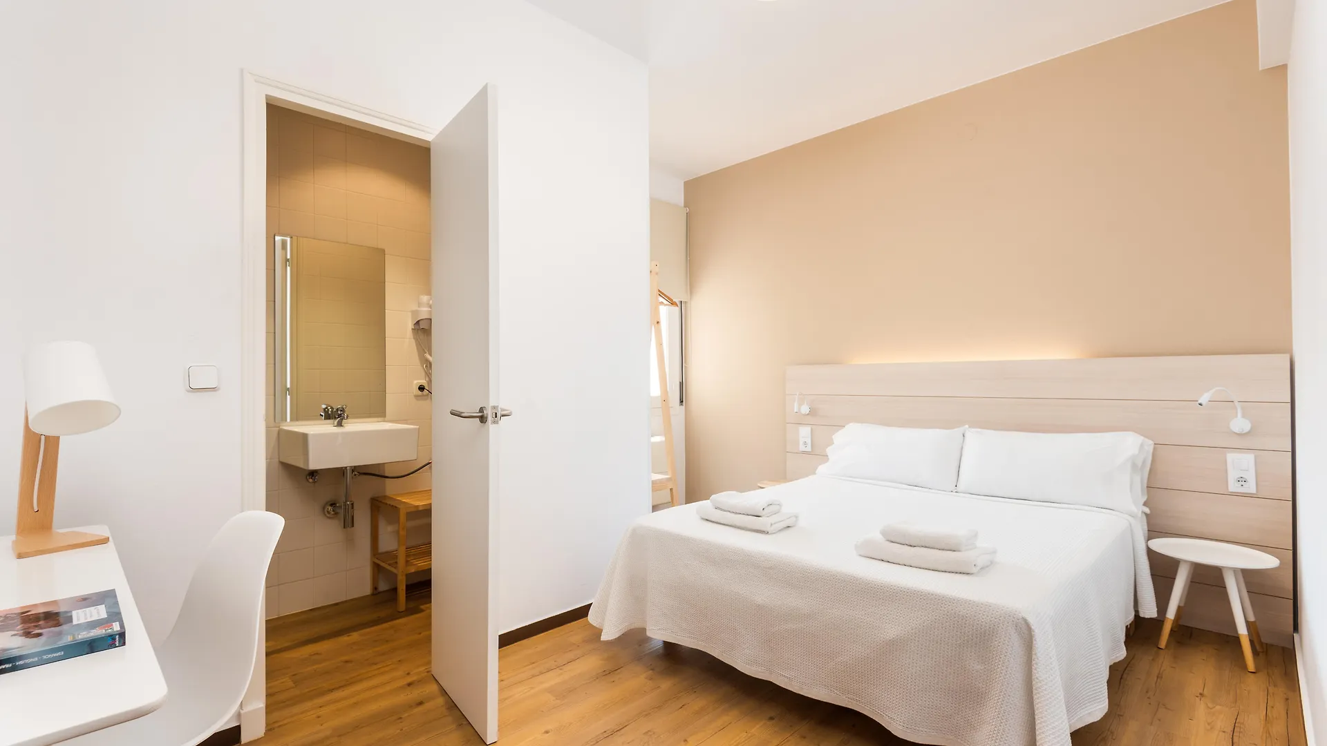 Hostal Jume - Urban Rooms Maó 2*,  Spanien